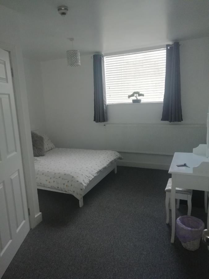 The Antelope Hotel Merthyr Tydfil Dış mekan fotoğraf